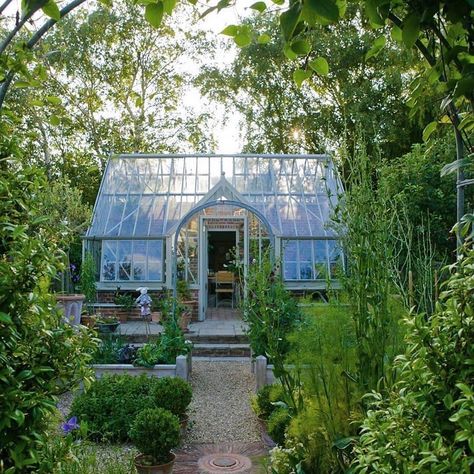 Plants heaven English Cottage Greenhouse, Dreamy Backyard, Formal Garden Design, Massage Business, Topiary Garden, Wooden Greenhouses, Areas Verdes, Cottage Exterior, House Photo