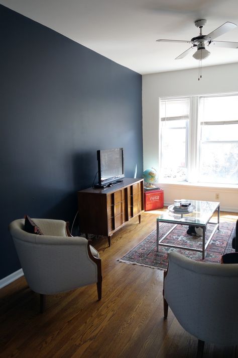 mid-century living room with navy accent wall. Hale Navy from Benjamin Moore Living Room Wallpaper Accent Wall, Blue Accent Wall Living Room, Wallpaper Living Room Accent Wall, Hale Navy Benjamin Moore, Navy Accent Walls, Blue Bedroom Design, Navy Living Rooms, Living Room Wallpaper, Dream House Living Room