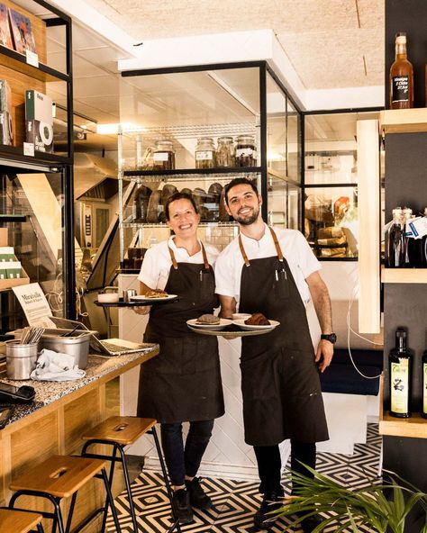 Bakery Behind The Scenes, Restaurant Staff Photography, Open Kitchen Restaurant, Aesthetic Bakery, Staff Photography, Atelier Ideas, Restaurant Staff, Bakery Branding, Brand Shoot