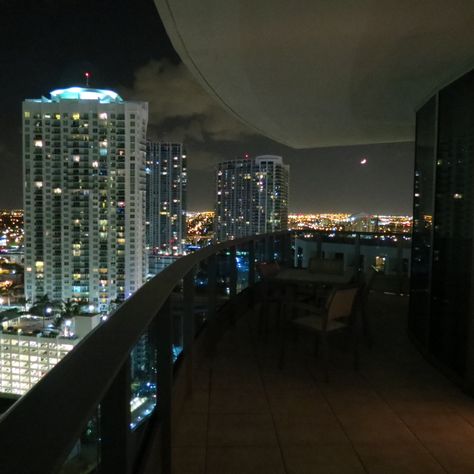 Balcony at the Epic Hotel, Miami Penthouse View Night, Miami Hotel Room, Miami Penthouse, Penthouse View, Hotel Balcony, Big Balcony, Miami Apartment, Miami Hotels, Miami Night