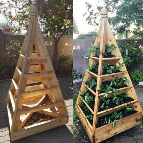 Strawberry Pyramid, Inexpensive Raised Garden Beds, Pyramid Planter, Strawberry Tower, Strawberry Planter, Strawberry Planters, Pallet Planter, Backyard Vegetable Gardens, Woodworking Projects Plans