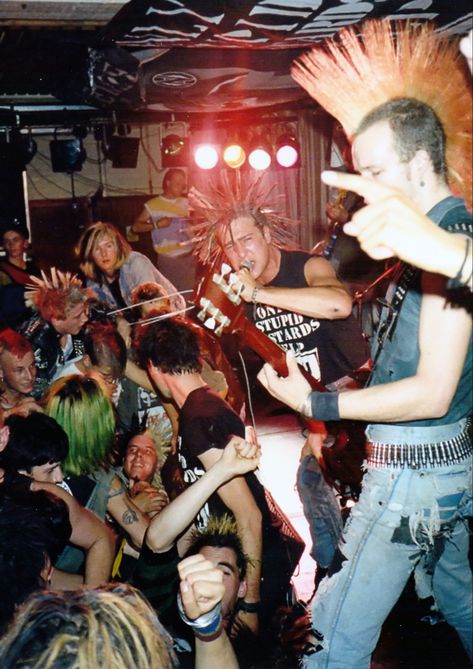 Punk London 80s, Punk People, Punk Photography, 1980s Punk, Punk Photoshoot, Punks 70s, Alt Boys, Punk Guys, Punk Concert