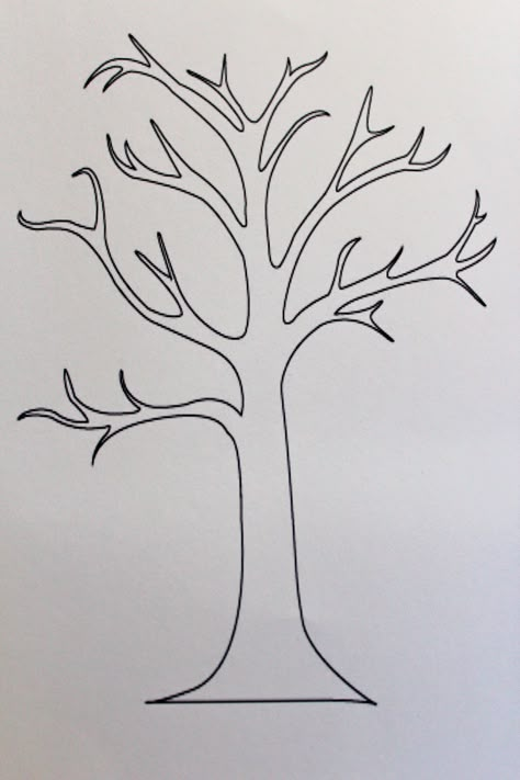 Family Tree Quilt, Tree Drawing Simple, Cardboard Crafts Kids, Family Tree Wall Art, Tree Outline, Leaf Projects, Paper Flower Art, Picture Tree, Tree Templates