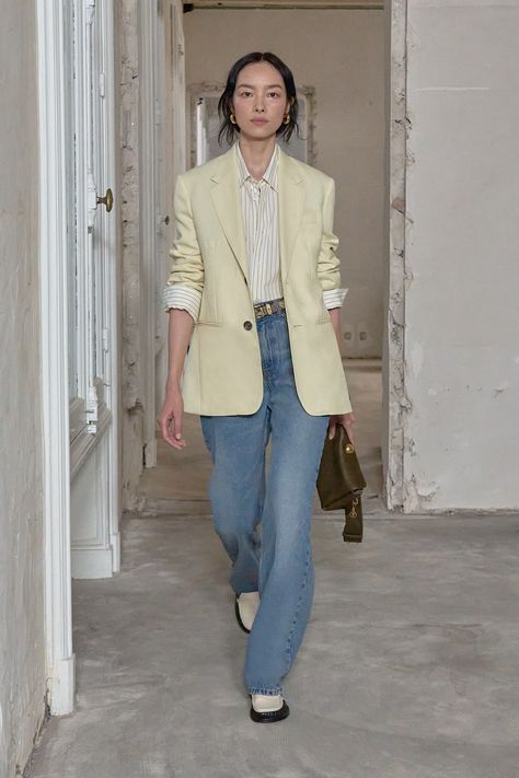 Ami Spring 2025 Menswear Collection Bts Dp, Working Outfit, Mens Runway, Androgynous Style, Fasion Outfits, Menswear Fashion Show, Androgynous Fashion, Street Style Summer, Summer Outfits Men