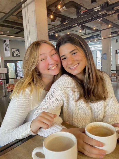 Best Friend Coffee Pictures, Coffee Shop Pictures Instagram Friends, Picture Poses Coffee Shop, Bff Poses In Cafe, Birthday In Coffee Shop, Pics With 3 Friends Photo Ideas, Instagram Coffee Shop Pictures, Friends In A Coffee Shop, Instagram Coffee Pictures