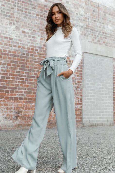 Spring Business Casual Outfits, Spring Business Casual, Chic Business Casual, Traje Casual, Elegante Casual, Wide Leg Pant, Dresses By Length, Pantalon Large, Professional Outfits