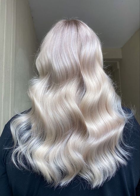 Pearl Hair Color Blondes, Pearl Blonde Hair Balayage, Light Pearl Blonde Hair, Pearly Blonde Hair, Pearl Blonde Balayage, Pearl Hair Color, Cold Blonde Hair, Pearl Blonde Hair Color, Pearl White Hair