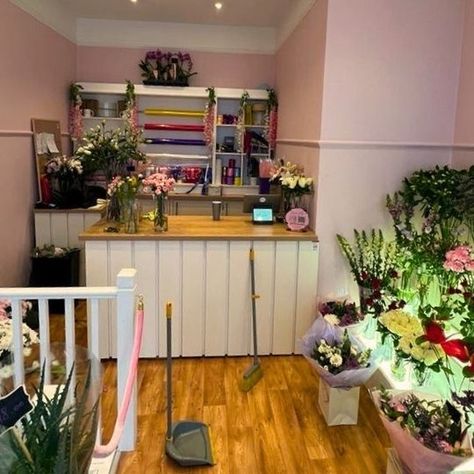 Another Blooming marvellous Retail Display Project completed at W11 Flowers in Notting Hill, London! 💐 🌺Bespoke Florist Shop Counters ✅ 🌷Florist Wrapping Station ✅ 🌹Florist Flower Display Stand ✅ View our new website dedicated to bespoke shop counters, custom retail checkouts and reception desks 💻 shop-counters.co.uk by Stagecraft Display Ltd We specialise in tailor-made solutions to suit our customers' unique needs Shop-Counters.co.uk is part of @stagecraftdisplay View the case study on our... Gift Wrapping Station, Wrapping Station, Shop Counter, Florist Shop, Flower Display, Reception Desk, Retail Display, Display Stand, Flower Shop