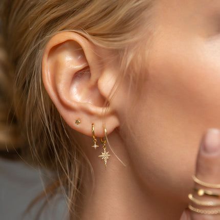 Ear Piercings Small Hoop, Earrings Aesthetic One Piercing, Gold Earrings Inspiration, Feminine Piercings Ears, Earrings Inspiration Gold, Gold Double Lobe Piercing, Third Whole Ear Piercing, Gold Earring Layout, Dainty Ear Jewelry