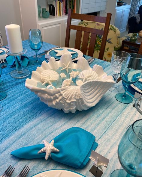 A Starfish and the Sea Tablescape — Whispers of the Heart Beach Table Settings, Beach Table Decorations, Whispers Of The Heart, Tablescapes Summer, Shell Centerpieces, Beach Centerpieces, Moderne Have, Glass Pillar Candle Holders, Beach Table