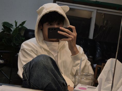 Cute Zip Up Hoodie, Soobin Icons, Crappy Day, Txt Soobin, App Icon Design, Korean Idol, K Pop Music, Zip Up Hoodie, Korean Singer