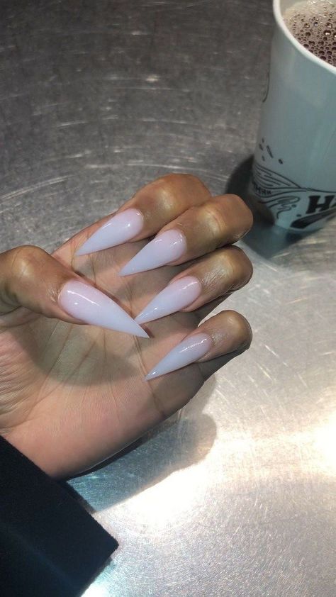 Steletoes Nails, Medium Stilleto Nails, Nails Ideas Stiletto, Cute Stiletto Nails, Stiletto Acrylic Nails, Claws Nails, White Stiletto Nails, Bright Summer Acrylic Nails, Nails Grunge