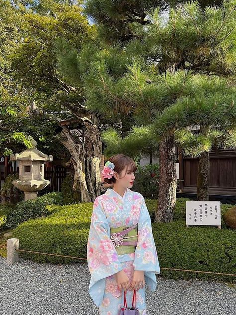 Kimono Picture Ideas, Japanese Kimono Photoshoot, Kimono Photoshoot Ideas, Japan Dress Kimono, Kyoto Japan Outfit, Kimono Aesthetic Traditional, Yukata Pose, Japan Traditional Dress, Japanese Yukata Women