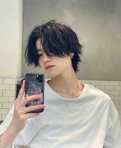 Wolfcut Hair Men, Curly Asian Hair, Short Hair Tomboy, Asian Haircut, Asian Men Hairstyle, Wavy Hair Men, Hair Inspiration Short, Haircuts Straight Hair, Short Hair Haircuts