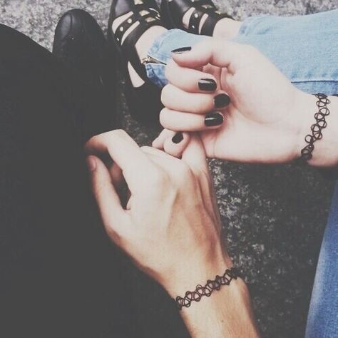 couple, grunge, and black image Kapal Dp, Love Dp, Partner Tattoos, Friend Ship, Couple Hands, Photo Love, Love Couple Photo, Everything And Nothing, Cute Love Pictures