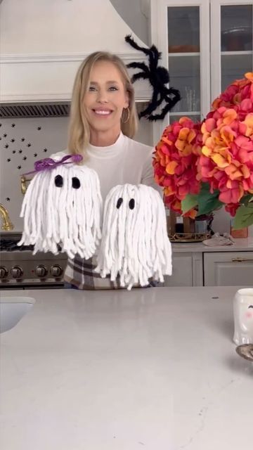 Diy Halloween Decorations, Ghost Crafts, Craft Halloween, Halloween Entertaining, Mop Heads, Halloween Craft, Dollar Tree Diy, Halloween Halloween, Cute Halloween