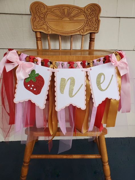 Strawberry High Chair Banner. ONE banner. Strawberry Garland. Strawberry party decorations. Strawberry Theme. Fully Assembled. by ThePinkPapermill on Etsy 1st Birthday High Chair, Birthday High Chair, Strawberry Theme, Birthday Highchair, Strawberry Baby, Strawberry Decorations, Strawberry Party, Birthday Photo Props, Sweet Party