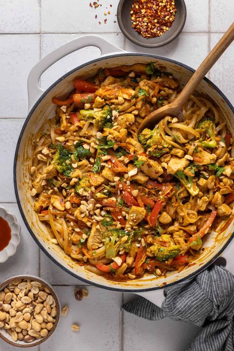 Peanut Chicken Stir Fry With Noodles Healthy Ramen Stir Fry, Peanut Butter Noodles With Chicken, Healthy Peanut Chicken Recipe, Chicken Peanut Noodles, Peanut Butter Stir Fry, Peanut Chicken Noodles, Peanut Noodles With Chicken, Peanut Stir Fry, Peanut Chicken Stir Fry