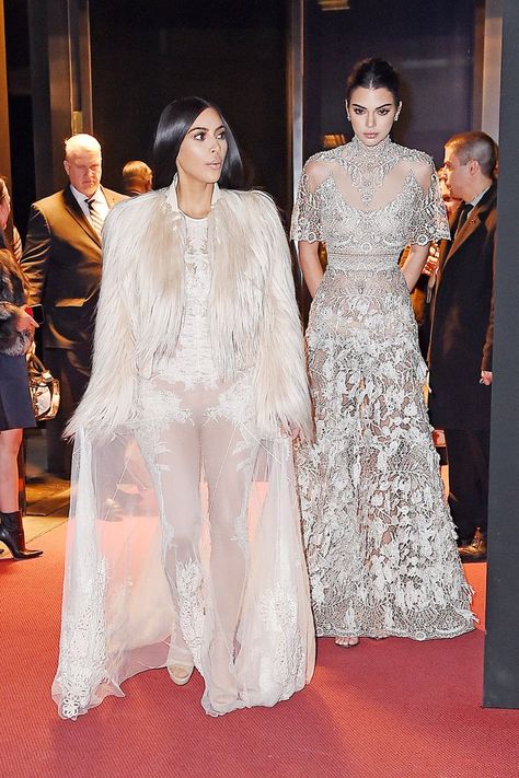 Kendall Jenner Just Walked Down the Street in Your Dream Wedding Dress Kendall Jenner Lace Dress, Kendall Jenner Wedding, Kendall Jenner Dress, Kendall Style, Sheer Gown, Kendall Jenner Outfits, Kendall And Kylie Jenner, Kendall And Kylie, Ladies Dress Design