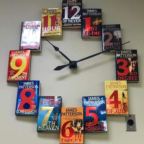 Book Clock, Home Library Design, Cool Clocks, Book Cafe, Dream Book, Apartment Balcony, Library Displays, Library Decor, Library Design