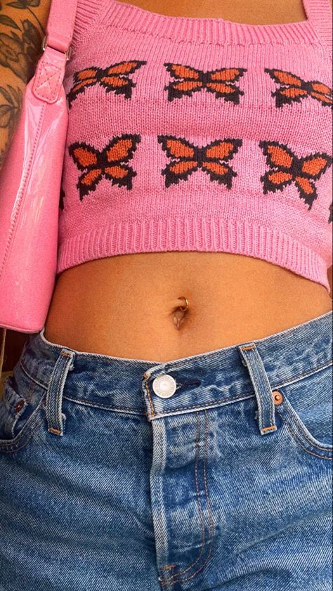 brown girl wearing a pink crochet crop top with butterflies on it. she is also wearing loose blue jeans and a patent pink bag. Serotonin Dressing, Dopamine Outfits, Levis 501 90s, The Jeans, Levis 501, Sustainable Fashion, Fall Winter, Crop Tops, Crochet