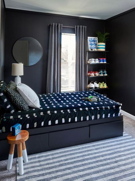 Black Walls Teenage Bedroom, Teen Bedroom Furniture Boy, Teen Boy Room Accessories, Ikea Teen Boys Bedroom, Tennage Boy Room Design, Mirror In Boys Bedroom, Boys Bedroom Black Wall, Black Boys Room Ideas, Black Room Lighting