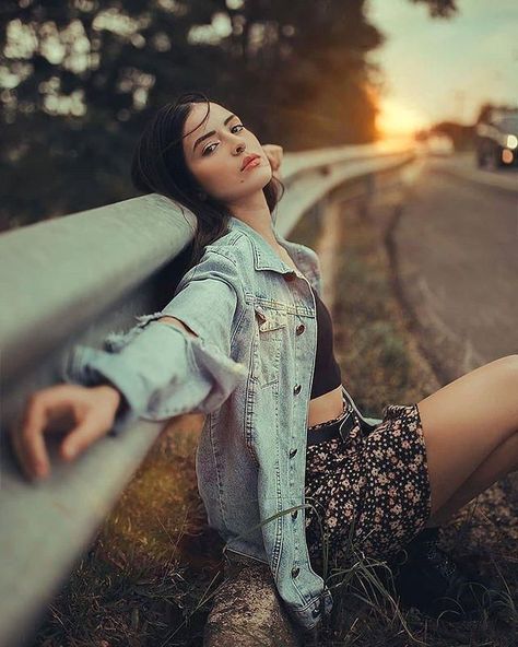 Portrait Photo Original, Inspiration Photoshoot, Pose Portrait, Creative Photoshoot Ideas, Portrait Photography Women, 사진 촬영 포즈, Creative Portrait Photography, Foto Tips, Outdoor Photoshoot