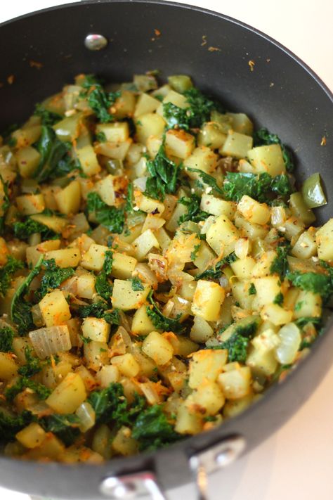 Stove Top Potato & Kale Dish — The Diva Dish Stove Top Potatoes, Kale Side Dish, Cook Kale, Kale Dishes, Salad Kale, How To Cook Kale, Csa Recipes, Kale Recipes, The Diva