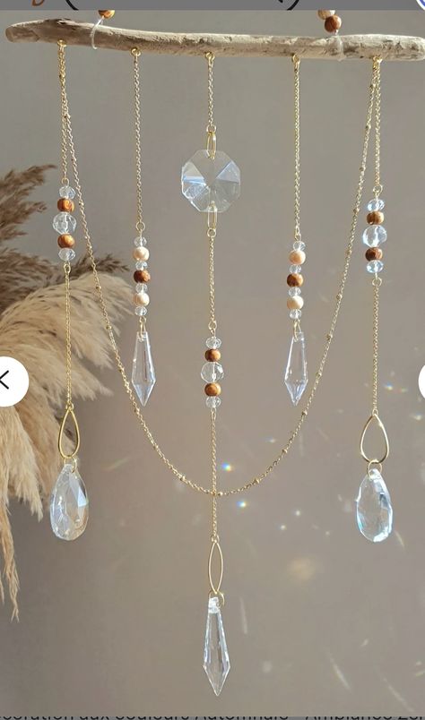 Sun Catcher Ideas Diy, Agate Slice Sun Catcher, Diy Light Catcher, Crystal Suncatchers Diy Craft Ideas, Beaded Wind Chimes Diy, Sun Catchers Diy, Diy Chimes, Hanging Crystals Diy, Hanging Suncatchers