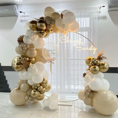 Gold Circle Backdrop With Balloons, Gold Balloon Arch Decoration, Ivory Gold Wedding Decor, 50th Wedding Anniversary Balloon Arch, Wedding Balloons Arch, White And Gold Balloons Decoration, Wedding Shower Balloon Arch, 21st Decoration Ideas, White And Gold Decorations Party Ideas