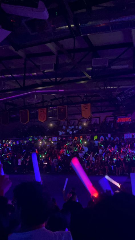 Glow Pep Rally Ideas, Fun Club Activities, Homecoming Theme Ideas Dance, Stuco Event Ideas, Asb Ideas Activities, Pep Rally Games High School Ideas, Cheer Ideas High School, Assembly Games Highschool, Pep Rally Aesthetic