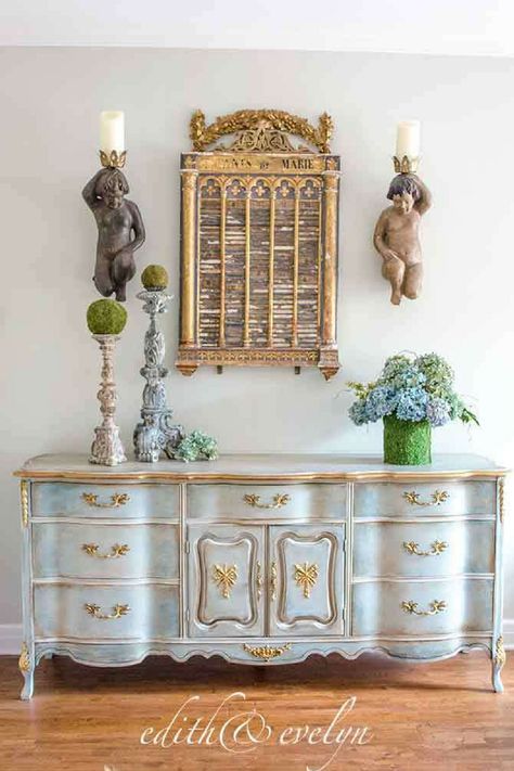 French Provincial Style with Edith and Evelyn: A Great Upstyle Project Distress Painting, Table Redo, Painted Decor, Bedroom Furniture Makeover, Transforming Furniture, Inspirational Decor, Painted Bedroom Furniture, Casa Country, Chalk Painting