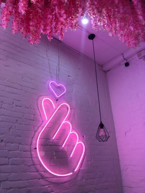 Pink Store Aesthetic, Beauty Room Salon, Pink Cafe, Neon Signs Quotes, Photo Pinterest, Neon Rose, Deco Studio, Beauty Room Design, Beauty Salon Interior