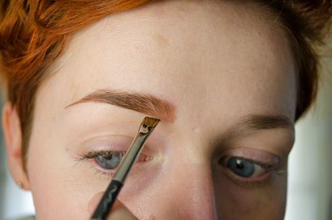 Really good in-depth tutorial on how to fill in brows using Anastasia Dipbrow. Anastasia Eyebrows, Anastasia Gel Eyebrow, How To Do Brows, Anastasia Dip Brow, Instagram Brows, Brow Threading, Perfect Eyebrow Shape, Makeup Life Hacks, Straight Brows