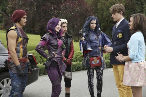 Mal Costume, Mitchell Hope, Descendants 2015, Disney Descendants 2, Disney Descendants Movie, Descendants Characters, Cameron Mitchell, Descendants 1, Sarah Jeffery