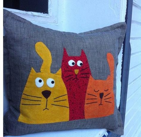 Artisanats Denim, Cat Quilt Patterns, Sewing Cushions, Cat Applique, Cat Quilt, Sewing Pillows, Denim Crafts, Wool Applique, Applique Patterns