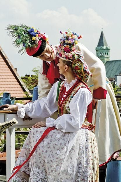 Polish Wedding Traditions, Polish Traditional Costume, Polish Clothing, Polish Wedding, Costumes Around The World, Wedding Costume, Wedding Costumes, Folk Dresses, Lodz