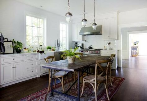 Kitchen Without Island, Cottage Kitchens, Kitchen And Dining Room, Kitchen Views, Kitchen Marble, Kitchen Redo, Outdoor Kitchen Design, Eat In Kitchen, In Kitchen