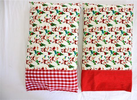 Pillowcases Tutorial, Pillowcase Diy, Christmas Pillow Cases, Pillowcase Tutorial, Christmas Sewing Patterns, Sew Christmas, Pillow Cases Tutorials, Decorating Party, Tree Decorating