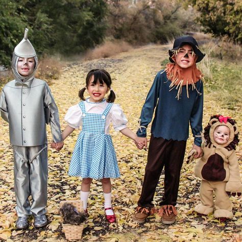 Family Halloween Costume Ideas | Group Costumes | Wizard of Oz Costume Idea | Kids Halloween | Dorthy | Tin Man | Scarecrow | Cowardly Lion | Children's Costumes Halloween Costume Ideas Group, Costume Ideas Group, Wizard Of Oz Costume Ideas, Wizard Of Oz Costume, Costume Ideas For Kids, Family Halloween Costume Ideas, Lion Halloween Costume, Lion Halloween, Oz Costume