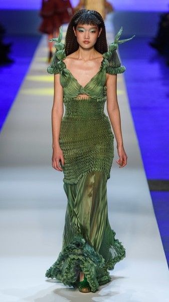 Jean Paul Gaultier Spring 2019 | Couture Diy Fashion Show, Gaultier Couture, Style Vert, Jean Paul Gaultier Haute Couture, Paul Gaultier Spring, 2019 Couture, Collection Couture, Paul Gaultier, Couture Collection