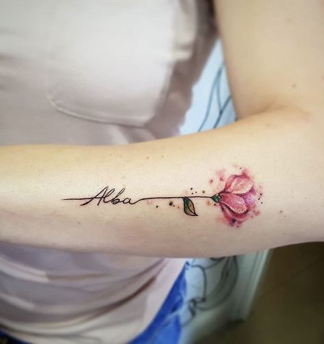 Tattoo Girls, Name Flower Tattoo, Name Tattoos For Moms, Baby Name Tattoos, Tattoo Diy, Tattoos For Women Flowers, Shape Tattoo, Disney Tattoo, Baby Tattoos