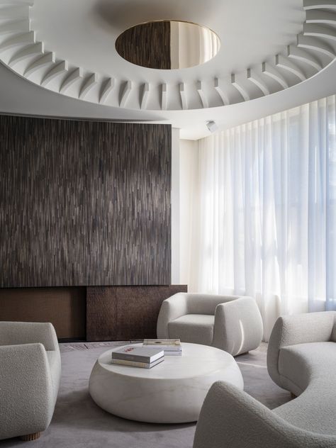 YinjiSpace - Thomas Pheasant x Par Excellence American Interior, Thomas Pheasant, Round Living Room, Conversation Area, Bowery Hotel, Ceiling Detail, European Architecture, New York Apartment, Marble Dining