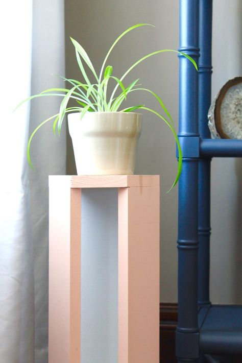 Diy Wood Plant Stand, Plant Stand Decor, Garden Planters Diy, Diy Wood Work, Wood Plant Stand, Diy Plant Stand, Fashion Tumblr, Diy Holz, Plant Stands