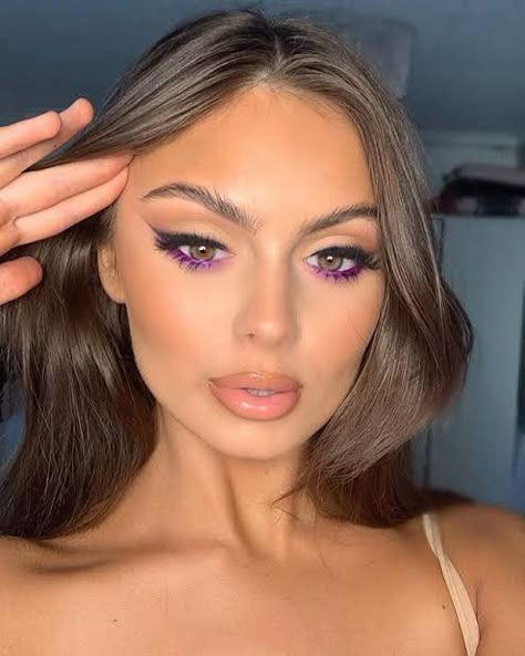 Purple Eyeshadow Looks Natural, Natural Glam Makeup Purple, Eye Focus Makeup, Pop Of Colour Makeup Looks, Makeup For A Purple Outfit, Cheer Makeup Competitive Purple, Pop Of Colour Eyeshadow, Make Up Looks For Purple Dresses, Prom Purple Makeup Looks