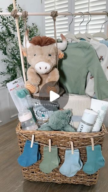 Kellie Atkinson on Instagram: "Baby shower gift basket 🧸🍼 🧺  Comment “Baby” for links sent to you inbox 💙🔗  #asmr #baby #babyshower #babyboy #babyshowergift #babyshowergiftideas #giftbasket" Baby Shower Gift Closet Basket, Boho Baby Shower Basket, Baby Shower Gifts Boy Basket, How To Wrap A Car Seat Gift, Baby Shower Baskets Boy, Baby Book Gift Basket, Baby Gift Basket Ideas For Boys, New Baby Gifts Diy, Gender Reveal Gift Basket Ideas