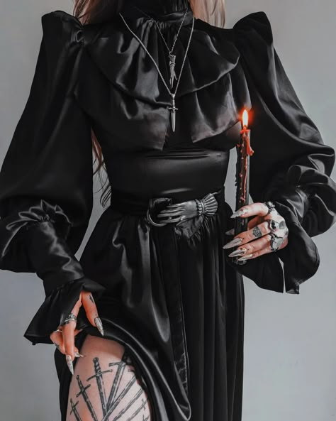 Had to share more of these photos again of this beautiful @blackwoodcastle dress. It's giving ... Crimson Peak 🥀 Haunting a hallway near you soon 🙏 Rules Aesthetic, Modern Witch Fashion, Creative Halloween Costume Ideas, Most Creative Halloween Costumes, Witch Clothing, Vampire Princess, Witch Style, Full Body Costumes, Crimson Peak