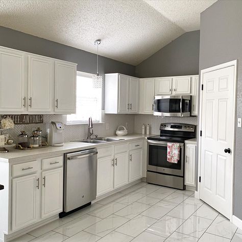 Grey Wall White Cabinets, White Cabinets Kitchen Grey Walls, Gray Wall White Cabinet Kitchen, White Kitchen Cabinets With Grey Walls, Grey Walls With White Cabinets, Grey Walls White Cabinets Kitchen, Grey Wall Kitchen Ideas, Grey Walls Kitchen Ideas, White Kitchen Grey Walls