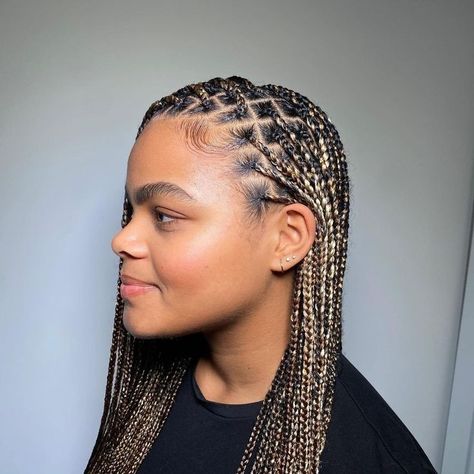 Hombre Knotless Braids, Blonde Highlight Braids Black Women, Light Knotless Braids, Braids With Highlights For Black Women, Knotless Box Braids With Highlights, Highlight Box Braids, Highlight Knotless Braids, Blonde Highlight Braids, Two Tone Knotless Braids