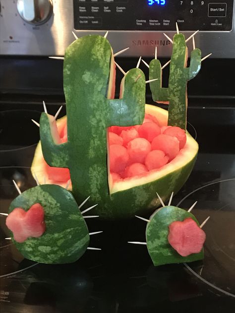 Cowgirl Birthday Decorations Ideas, Cowboy Fruit Display, Wild West Party Snacks, Wild West Party Food Ideas, Texas Theme Party Ideas, Food For Rodeo Theme Party, Sweet 16 Hoedown, Western Themed Food Ideas, Country Themed Food